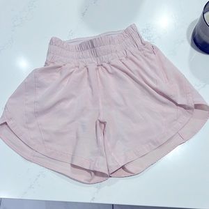 Lululemon Track That Mid-Rise 5” Lined Short Strawberry Milkshake Pink Sz 0